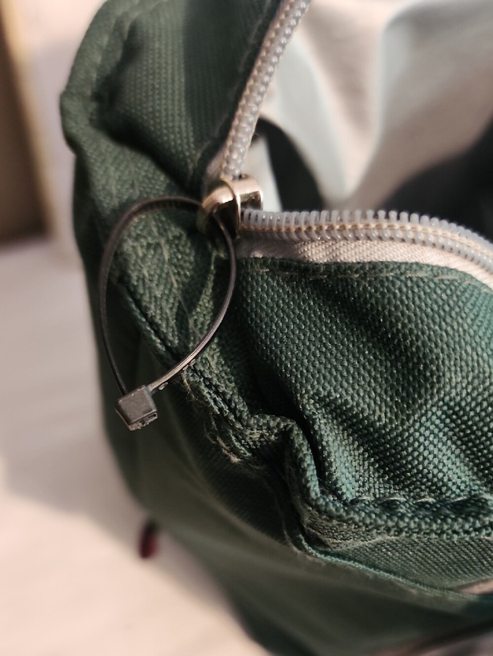 University of Oregon Green Tote Bag with Yellow O Logo - Picture 12 of 15